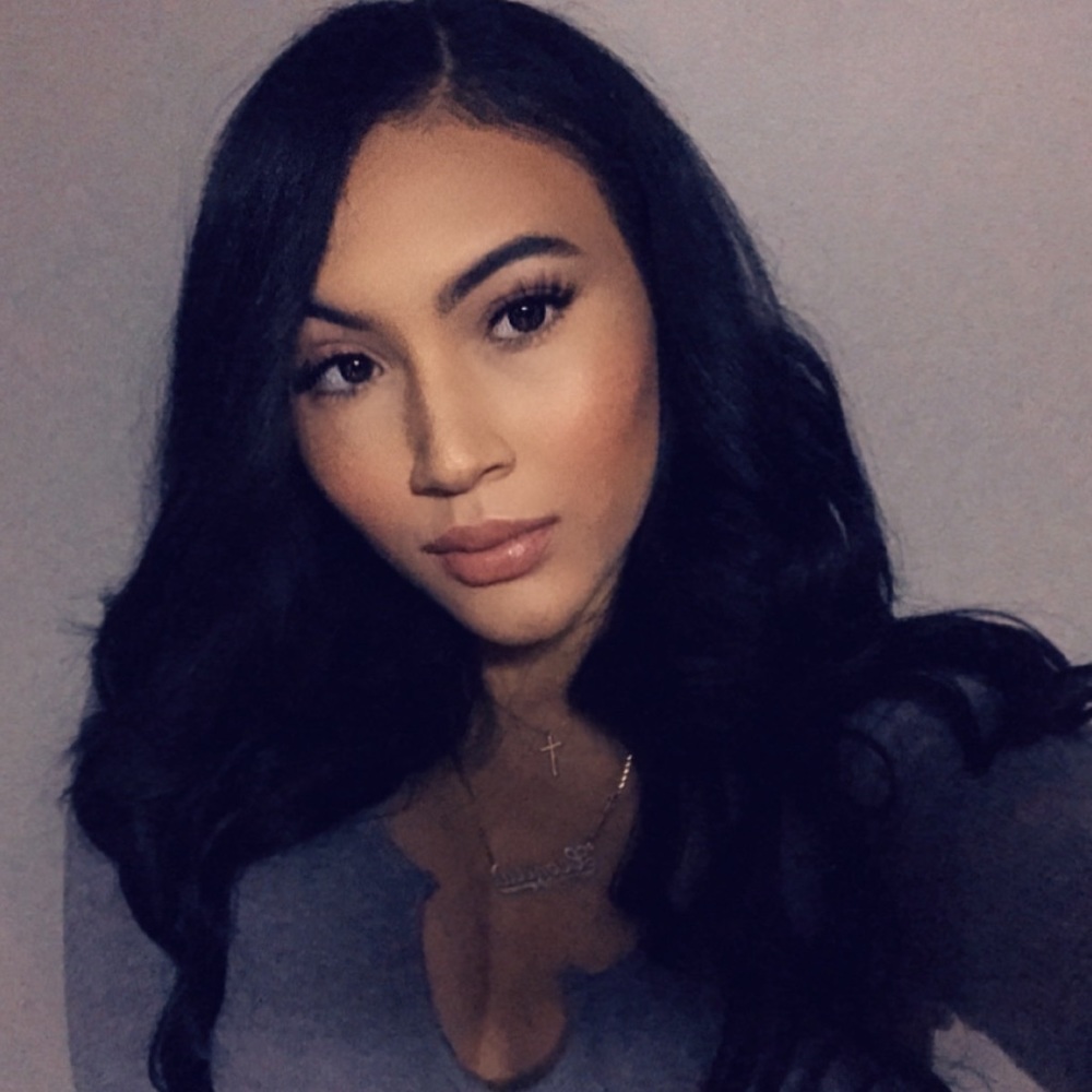 Meet your Posher, Leonela